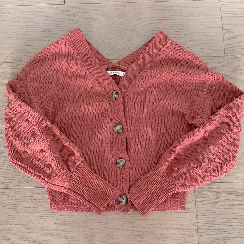 Moon & Madison Cropped Cardigan